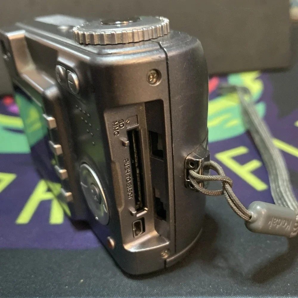 Kodak EasyShare C340 - Silver - - 5MP Digital Camera Only C3